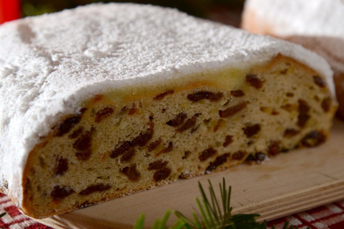 Erzgebirgischer Festtagsstollen-Butterstollen (mit Rumguss-Glasur ...